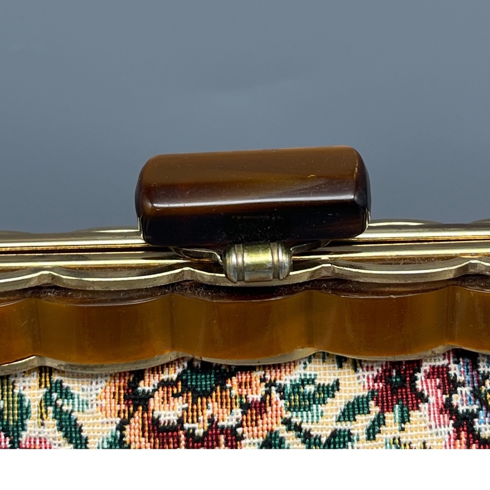 Floral‎ Tapestry Tan pink and blue floral Vintage Bag, Lucite Hong Kong Clutch - Picture 3 of 8